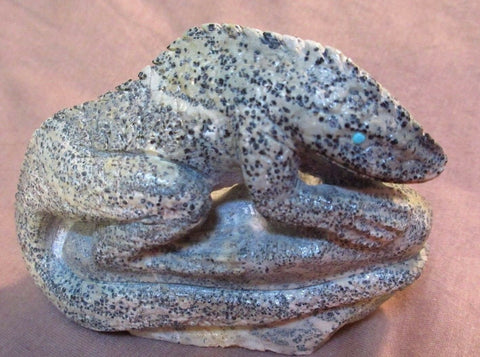 Zuni Amazing LARGE Serpentine Lizard on Rock by Derrick Kaamasee C0328