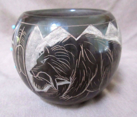 Santa Clara / Sioux Hand Coiled Pottery Incised Bear Pot by N Red Star P0028