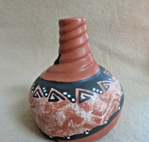 Native American Hand Made Jemez Pottery Vase by Felicia Fragua  P0263