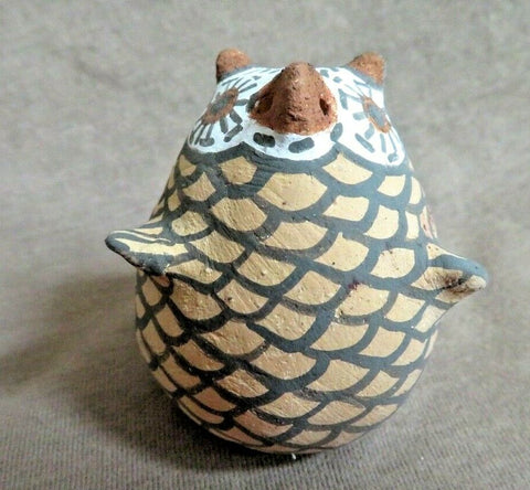 Native American Zuni hand made Owl Pottery by Erma Kalestewa Homer  P0251