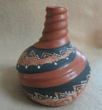 Native American Hand Made Jemez Pottery Vase by Felicia Fragua  P0263