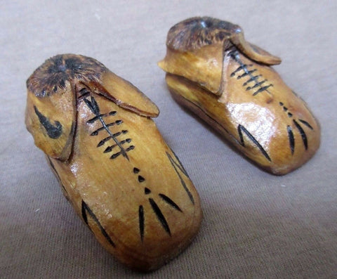Sioux Older Hand carved Cedar Moccasins unsigned M0019